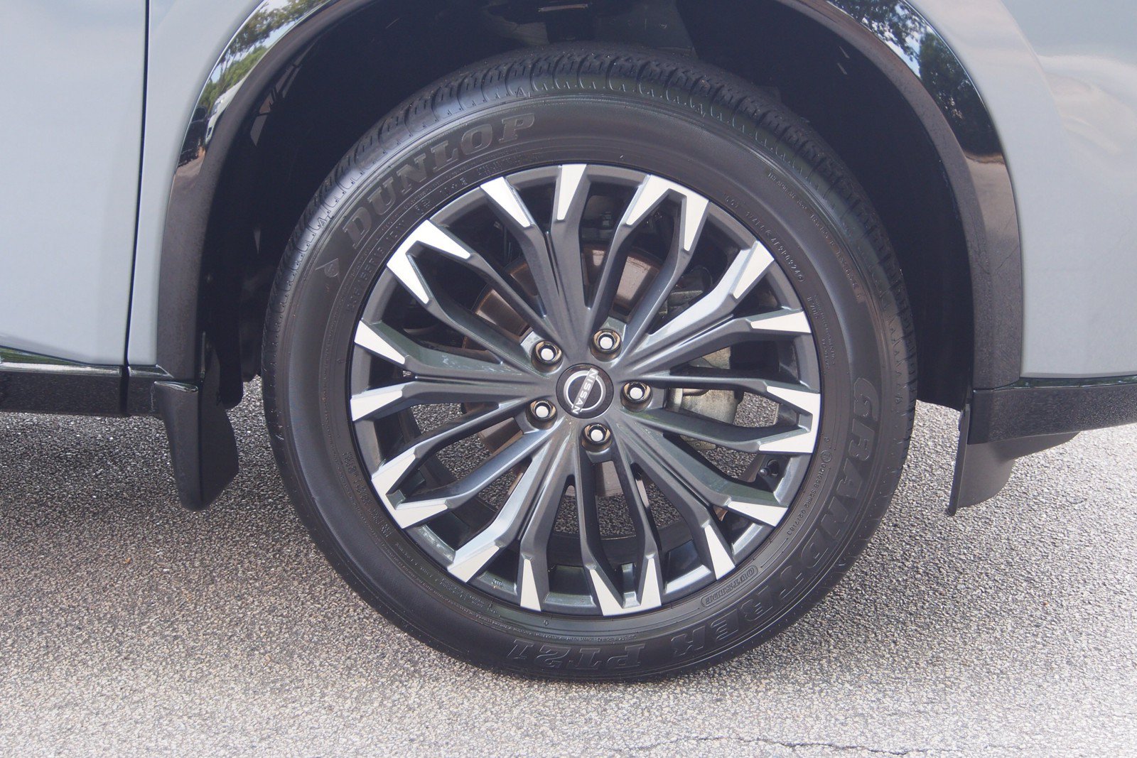 Used 2024 Nissan Rogue Platinum FWD image 9