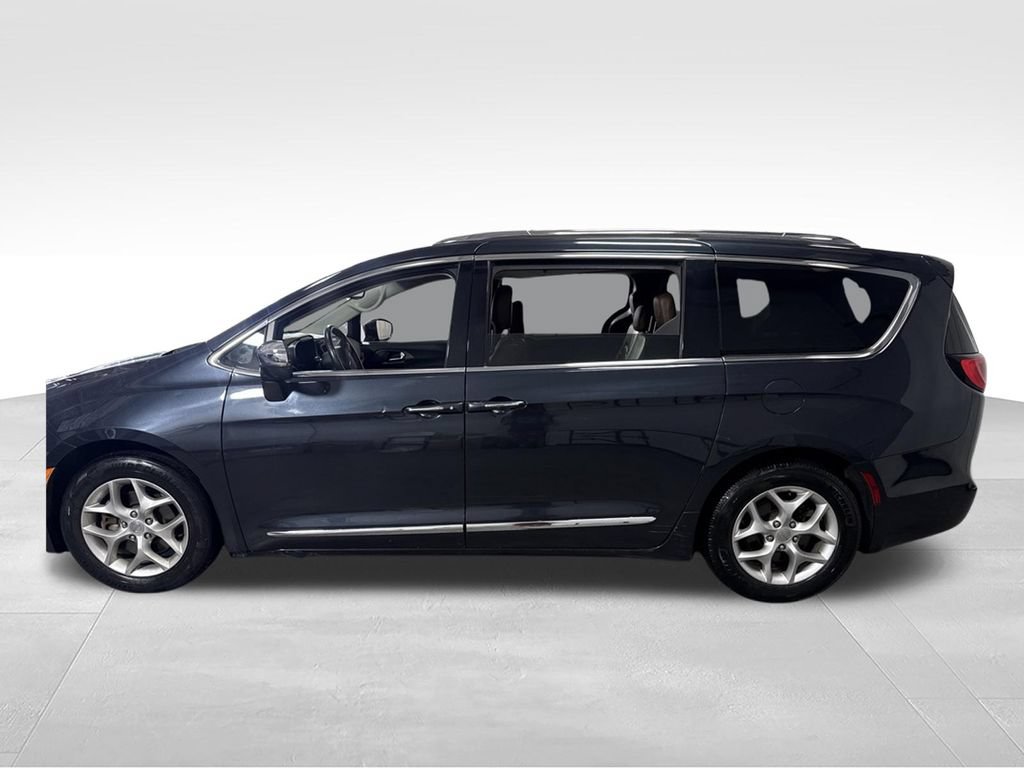 Used 2019 Chrysler Pacifica Limited w/ Advanced Safetytec Group FWD image 10