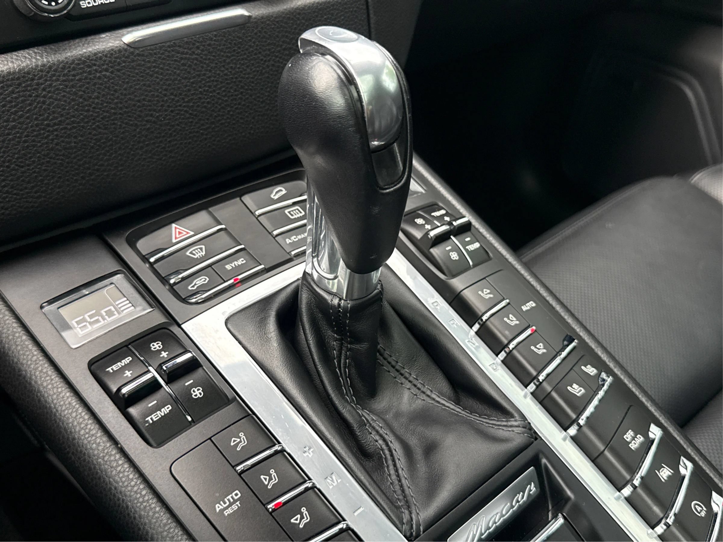 Used 2018 Porsche Macan Sport Edition AWD/4WD image 44