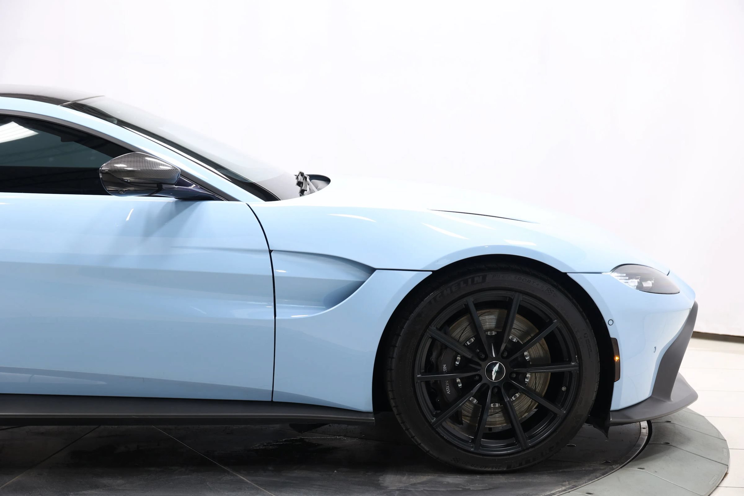 Used 2020 Aston Martin V8 Vantage Coupe RWD image 67