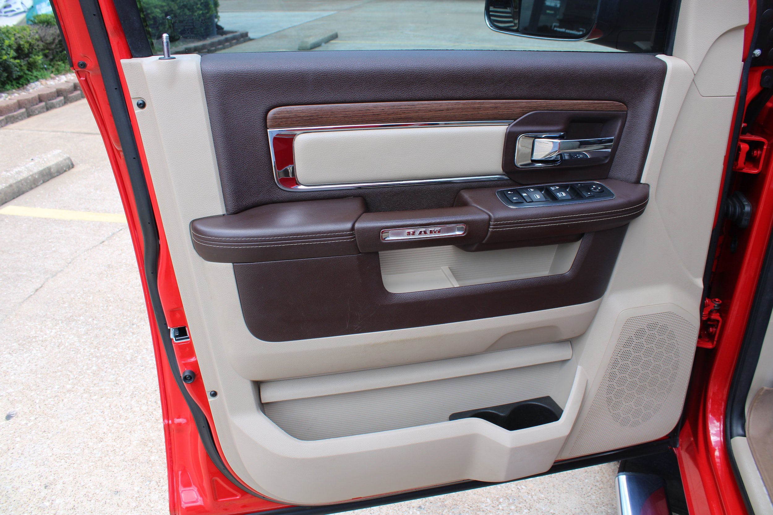 Used 2014 RAM 3500 Laramie w/ Convenience Group RWD image 22
