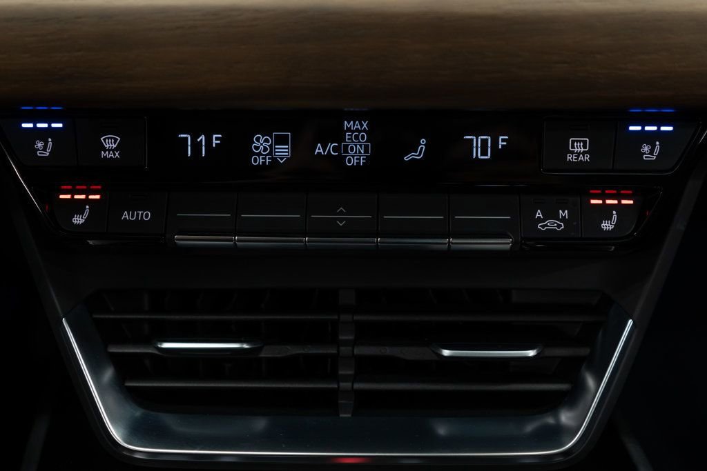 Used 2024 Audi e-tron GT Premium Plus w/ Executive Package AWD/4WD image 32