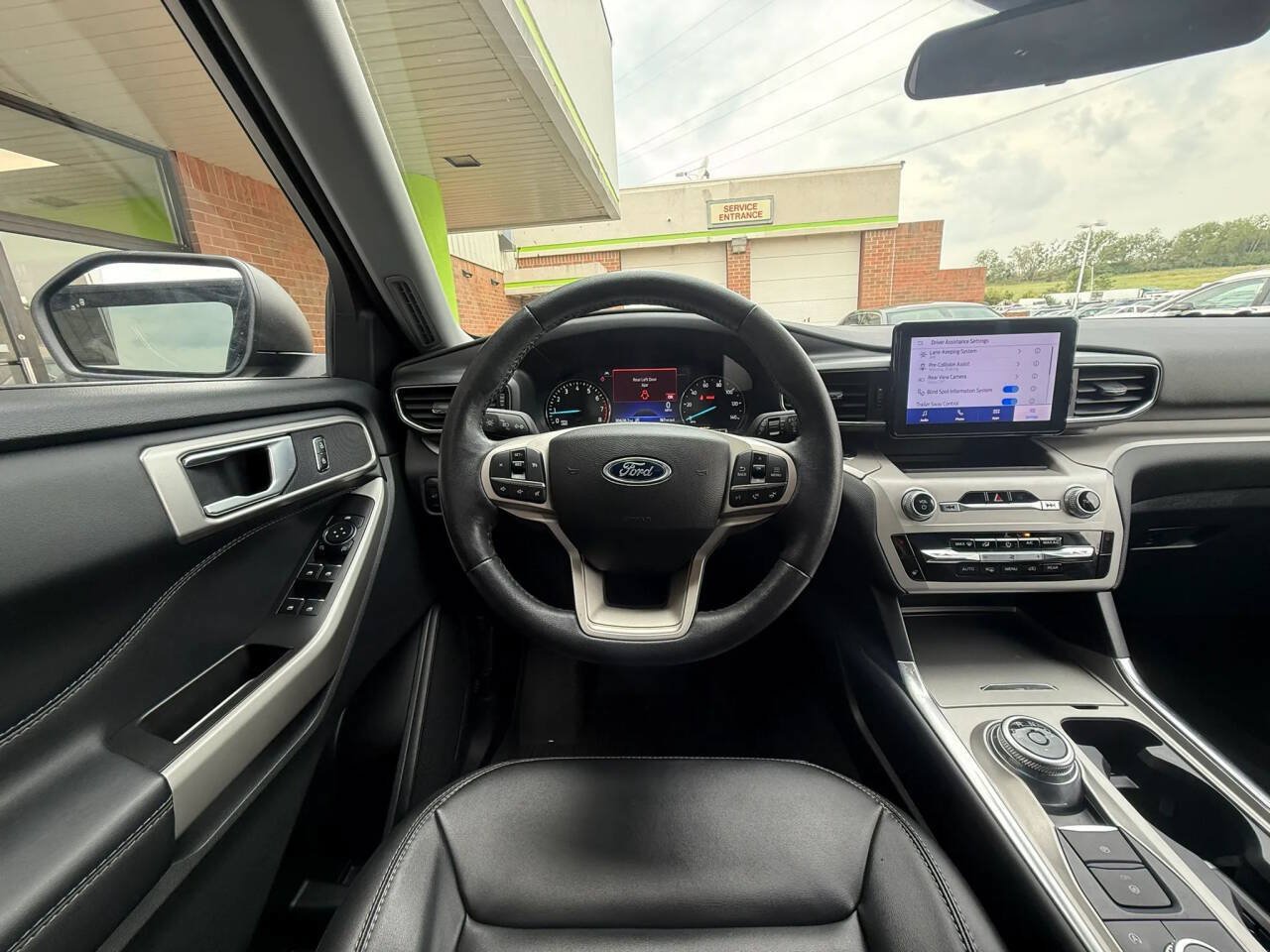 Used 2023 Ford Explorer XLT w/ Equipment Group 202A AWD/4WD image 34
