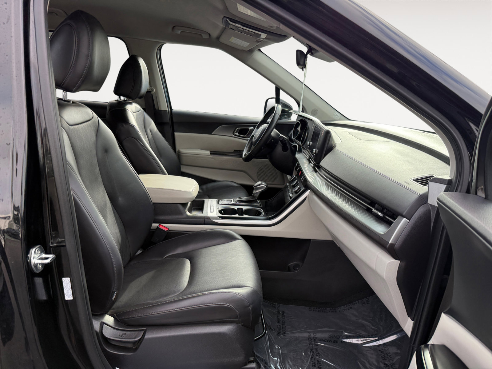 Used 2024 Kia Carnival LX image 19