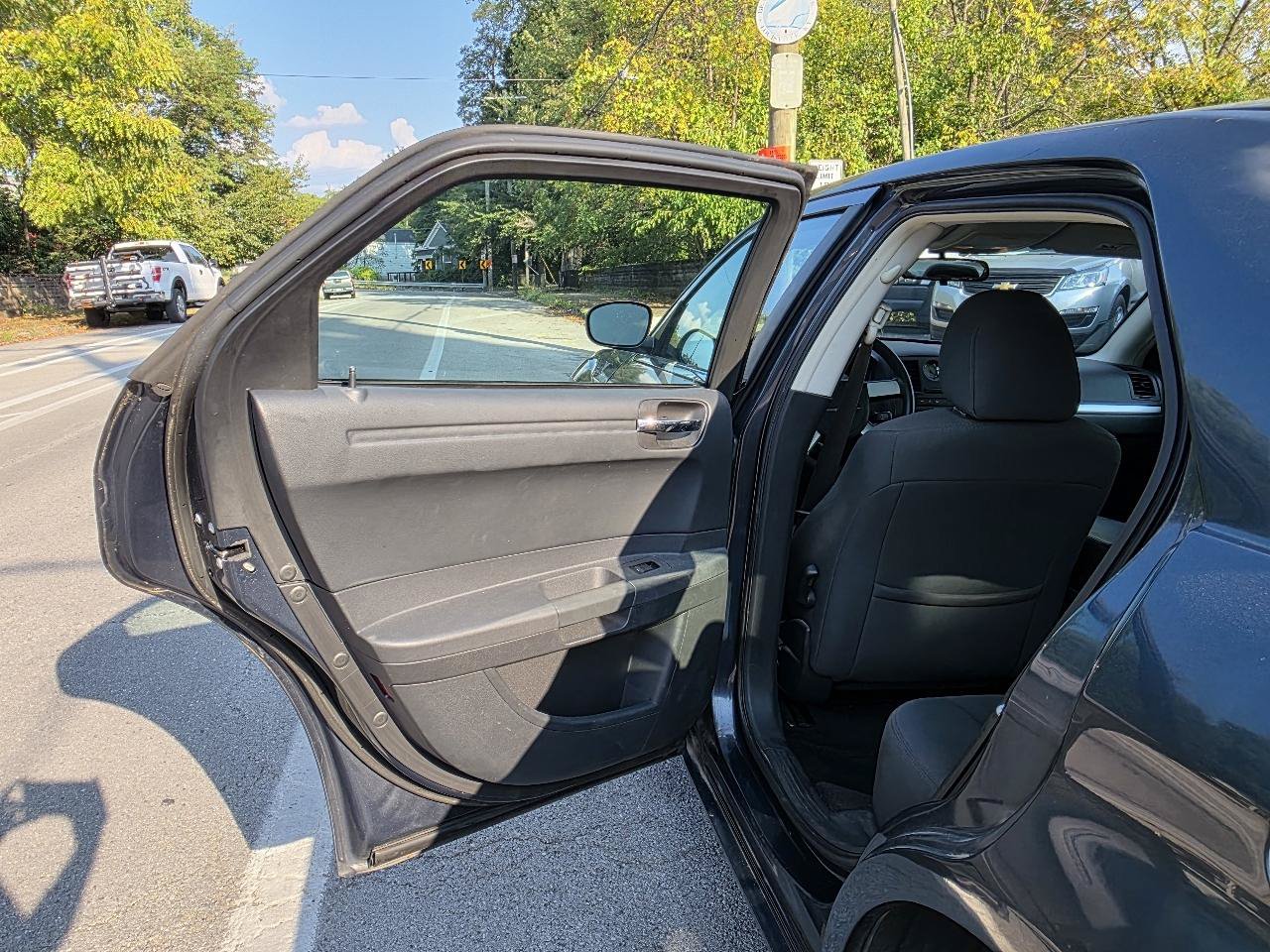 Used 2008 Chrysler 300 LX RWD image 25