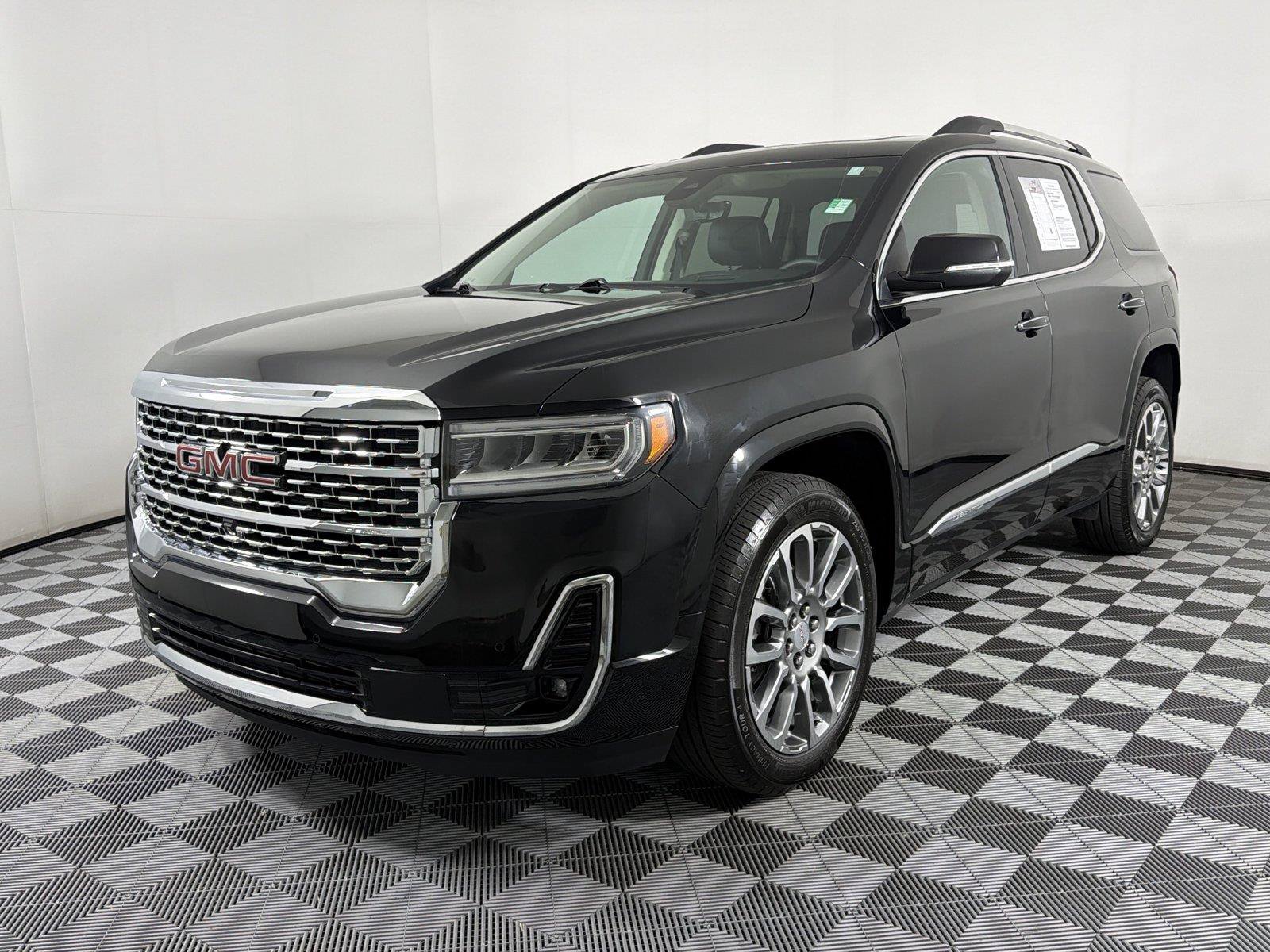 Certified 2023 GMC Acadia Denali w/ Denali Ultimate Package FWD image 3