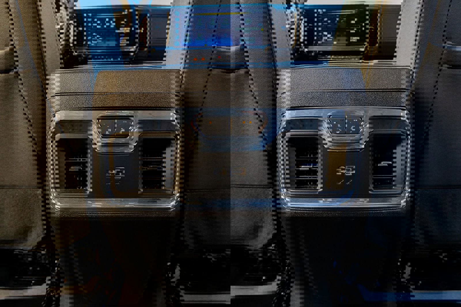 Used 2024 Chevrolet Silverado 2500 LTZ w/ LTZ Plus Package image 33