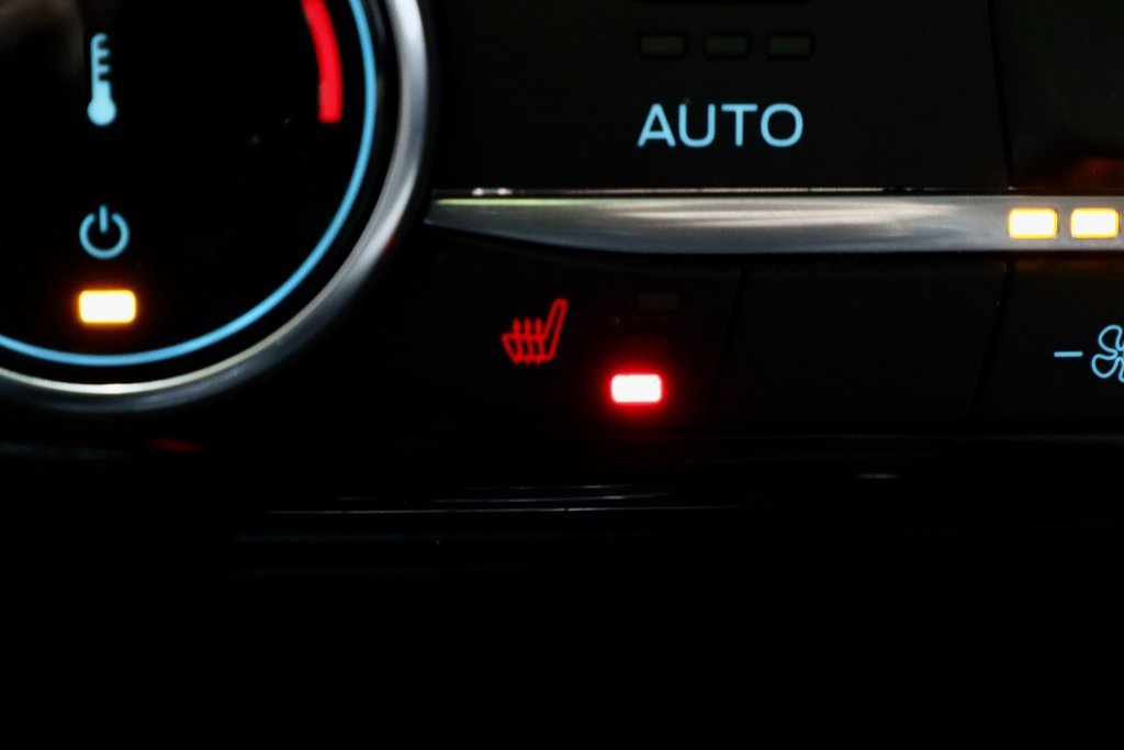 Certified 2022 Ford Escape SE w/ SE Sport Appearance Package image 4