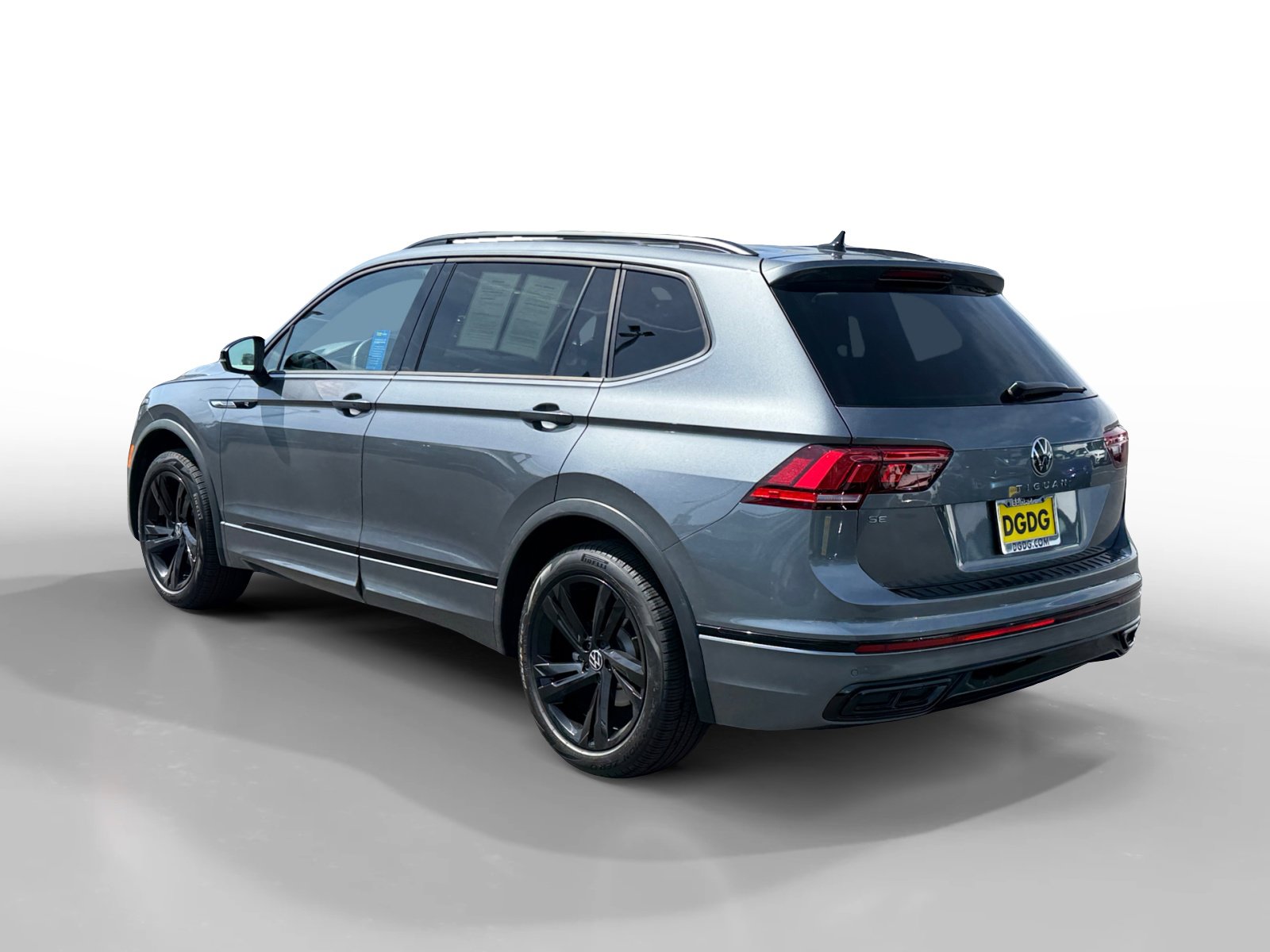 Certified 2023 Volkswagen Tiguan SE R-Line FWD image 3