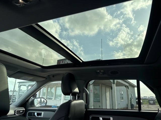Used 2023 Ford Explorer XLT w/ Equipment Group 202A AWD/4WD image 21