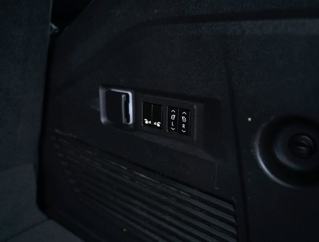 Used 2023 Chevrolet Tahoe LT w/ Luxury Package image 8