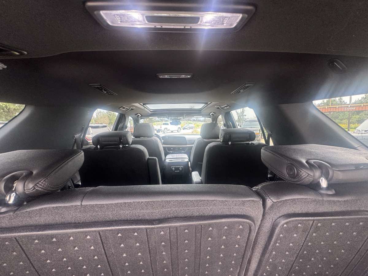 Used 2026 Chevrolet Tahoe High Country AWD/4WD image 12