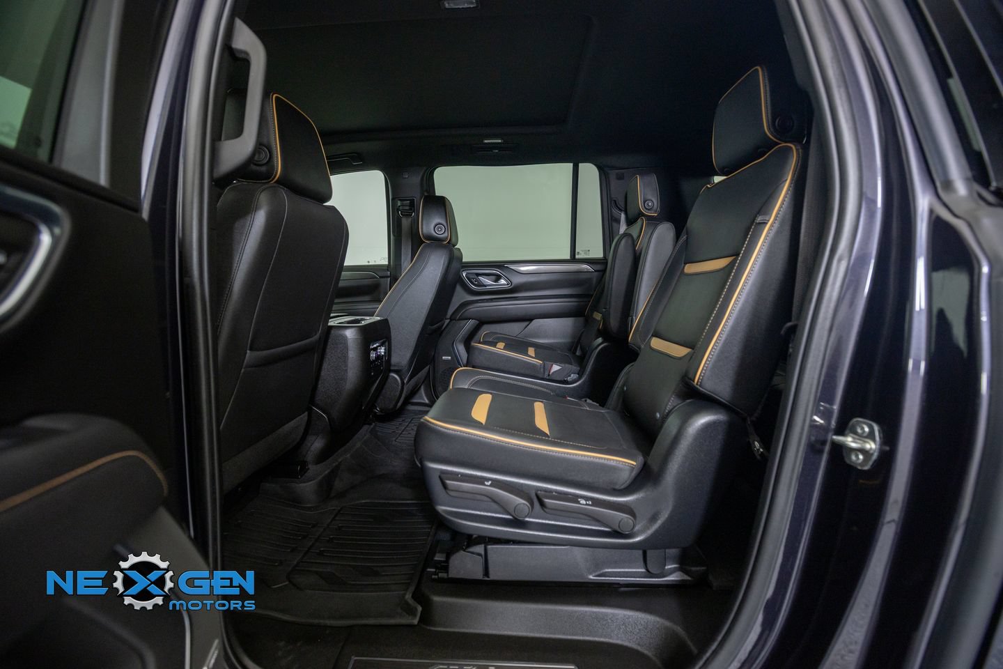 Used 2023 GMC Yukon XL AT4 w/ AT4 Premium Package AWD/4WD image 30