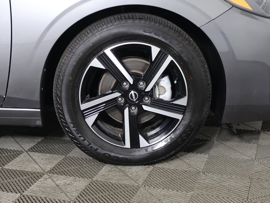 Used 2025 Nissan Sentra SV FWD image 19
