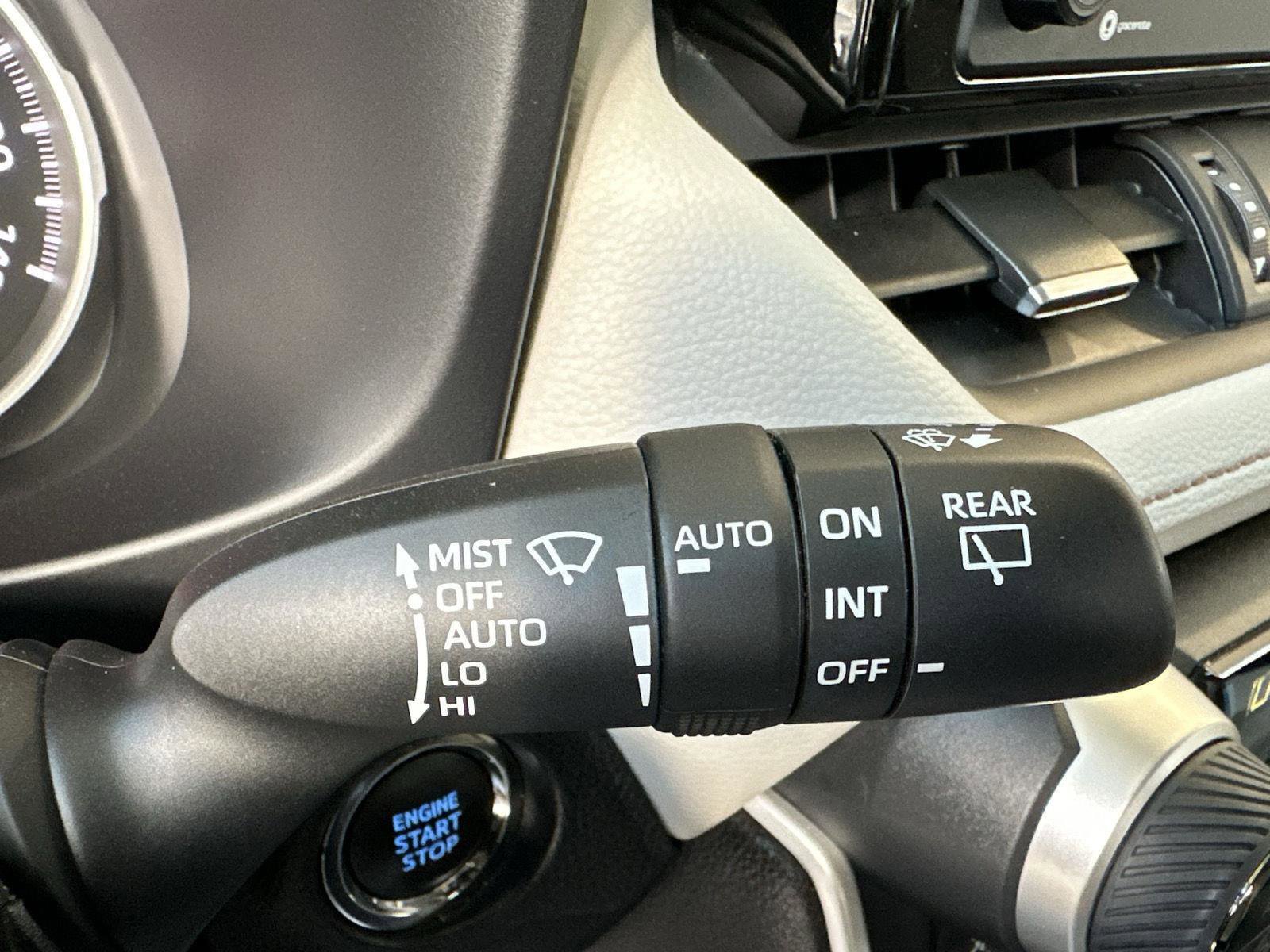 Used 2022 Toyota RAV4 XLE Premium image 13