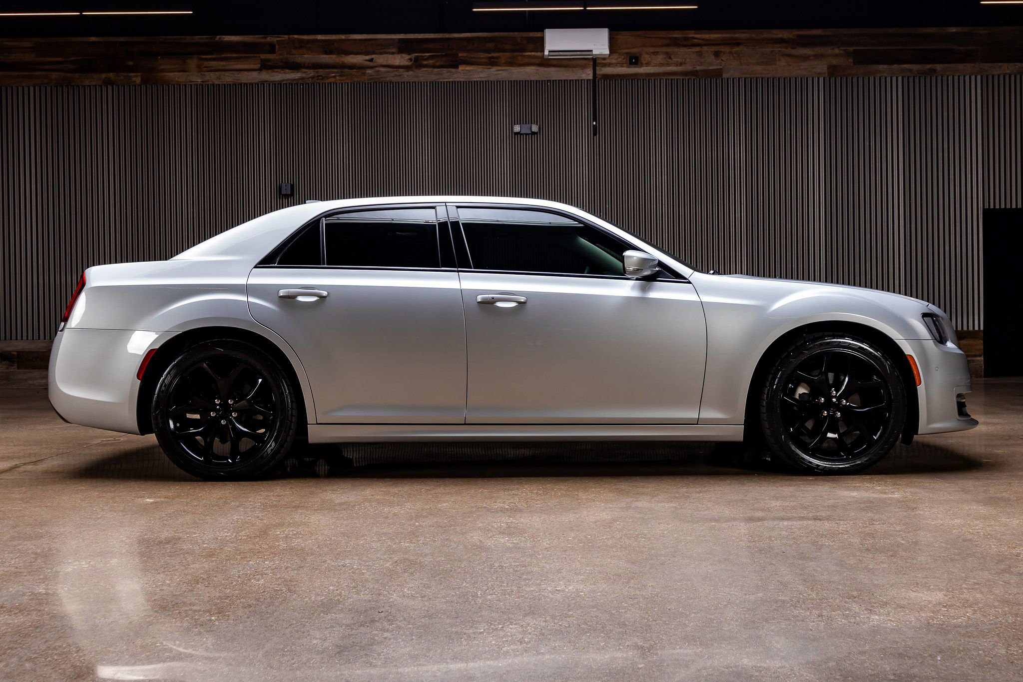 Used 2023 Chrysler 300 Touring L w/ Comfort Group RWD image 10