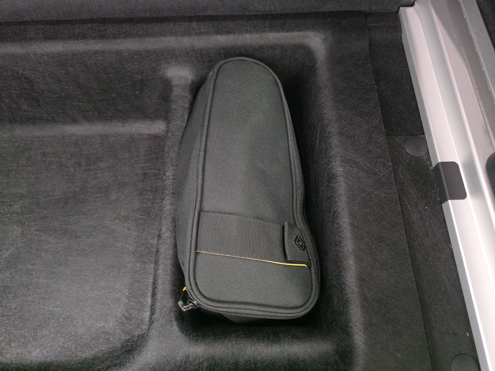 Used 2024 Rivian R1S Adventure AWD/4WD image 34