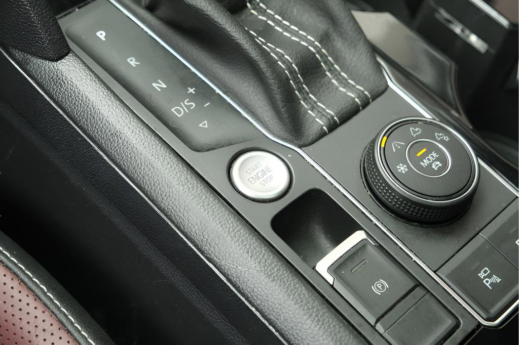 Used 2023 Volkswagen Atlas Cross Sport SEL Premium R-Line image 16