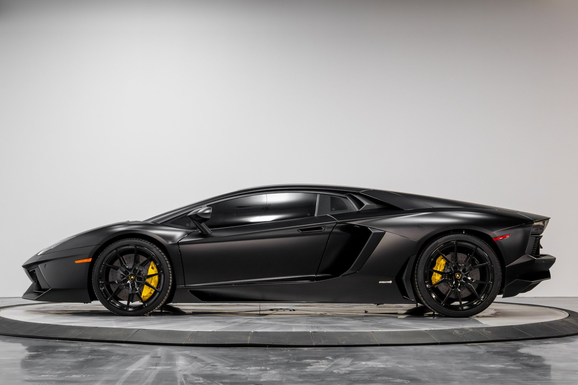 Used 2014 Lamborghini Aventador LP 700-4 image 26