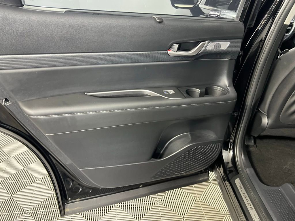 Used 2023 Hyundai Palisade Limited w/ Winter Package image 27