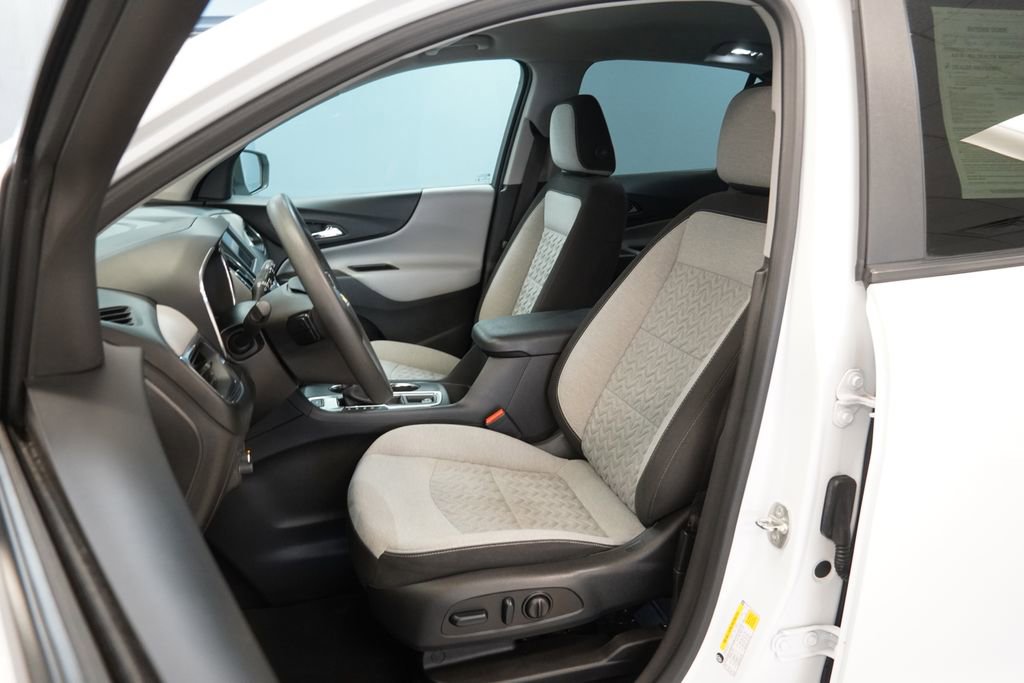 Used 2023 Chevrolet Equinox LS w/ LS Convenience Package image 4