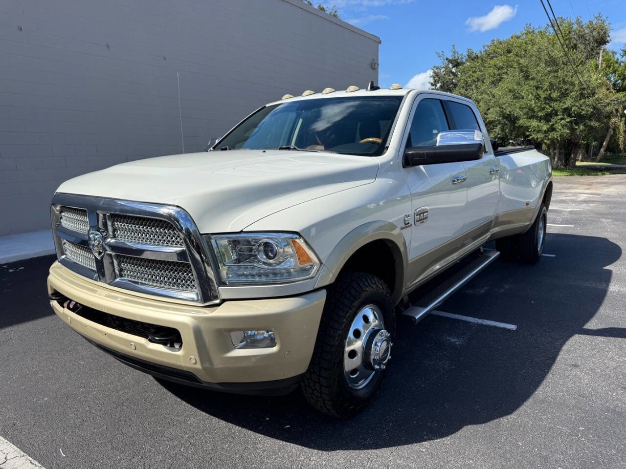 Used 2016 RAM 3500 Laramie Longhorn image 15