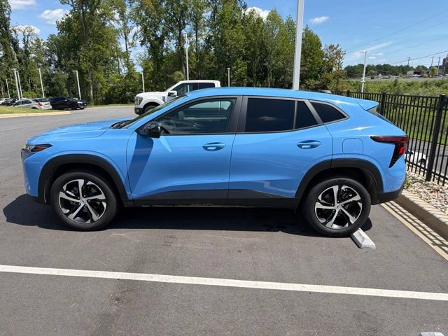 Used 2024 Chevrolet Trax RS w/ Driver Confidence Package FWD image 3