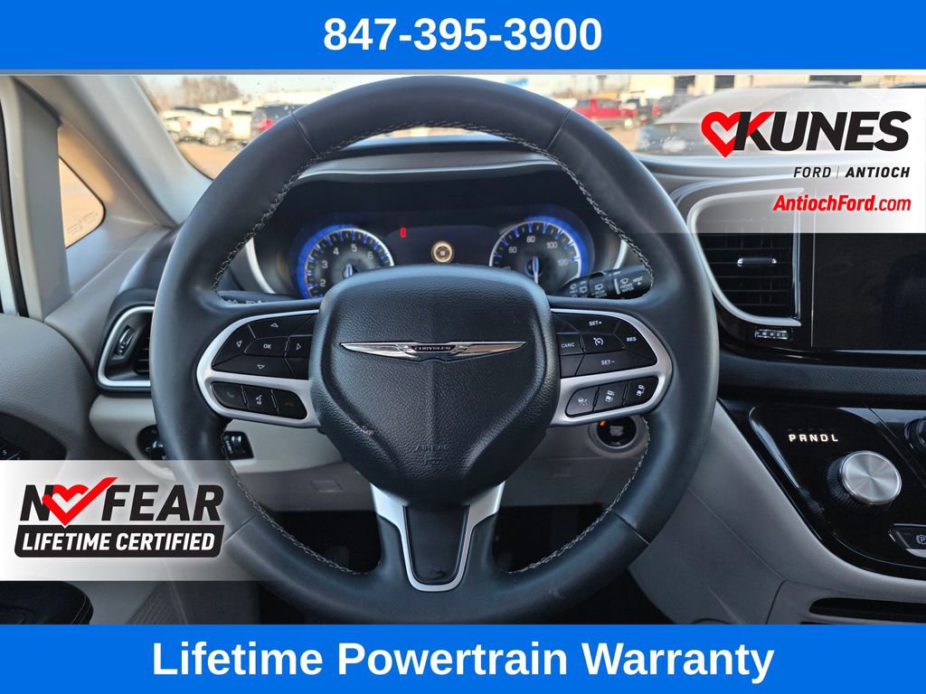Used 2024 Chrysler Pacifica Touring-L FWD image 40