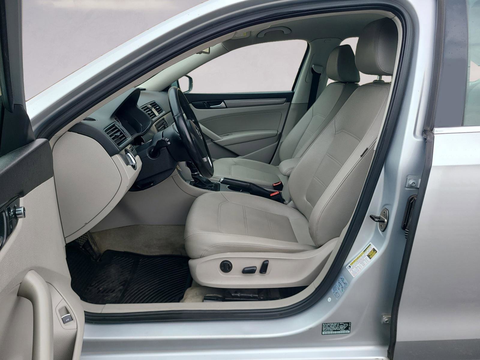 Used 2014 Volkswagen Passat 2.5 SE FWD image 11