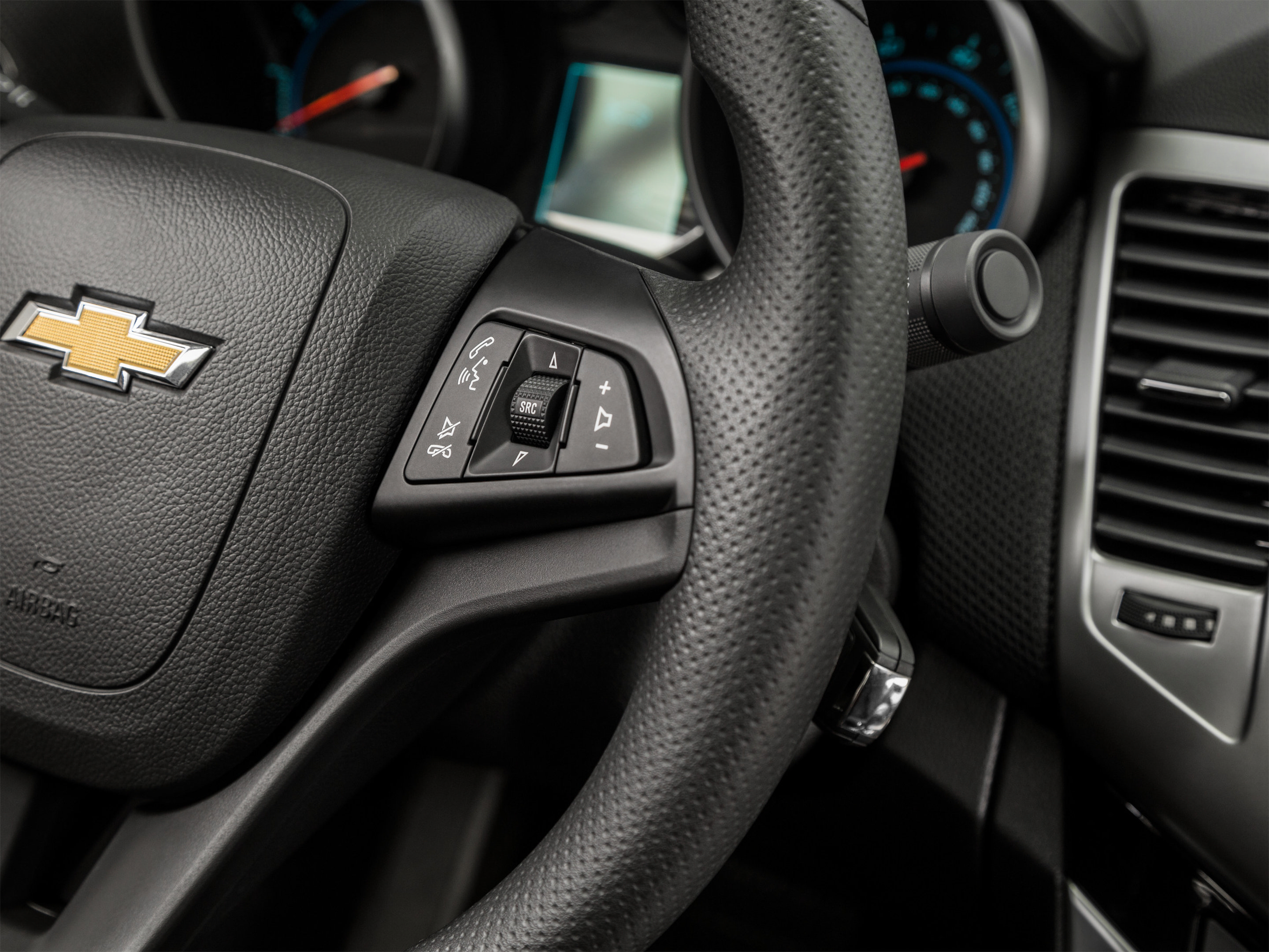 Used 2015 Chevrolet Cruze LT w/ Technology Package FWD image 44