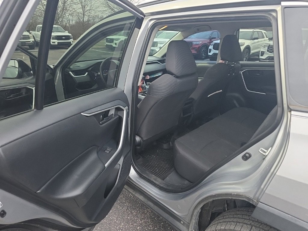 Used 2019 Toyota RAV4 LE image 7