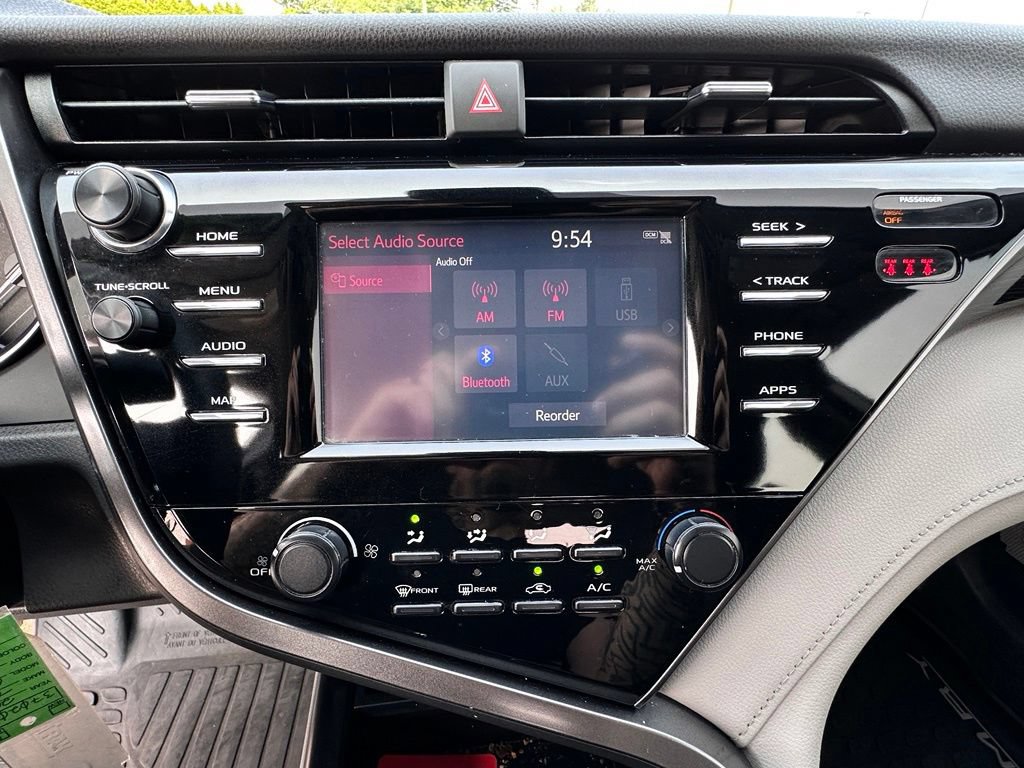 Used 2019 Toyota Camry LE FWD image 30