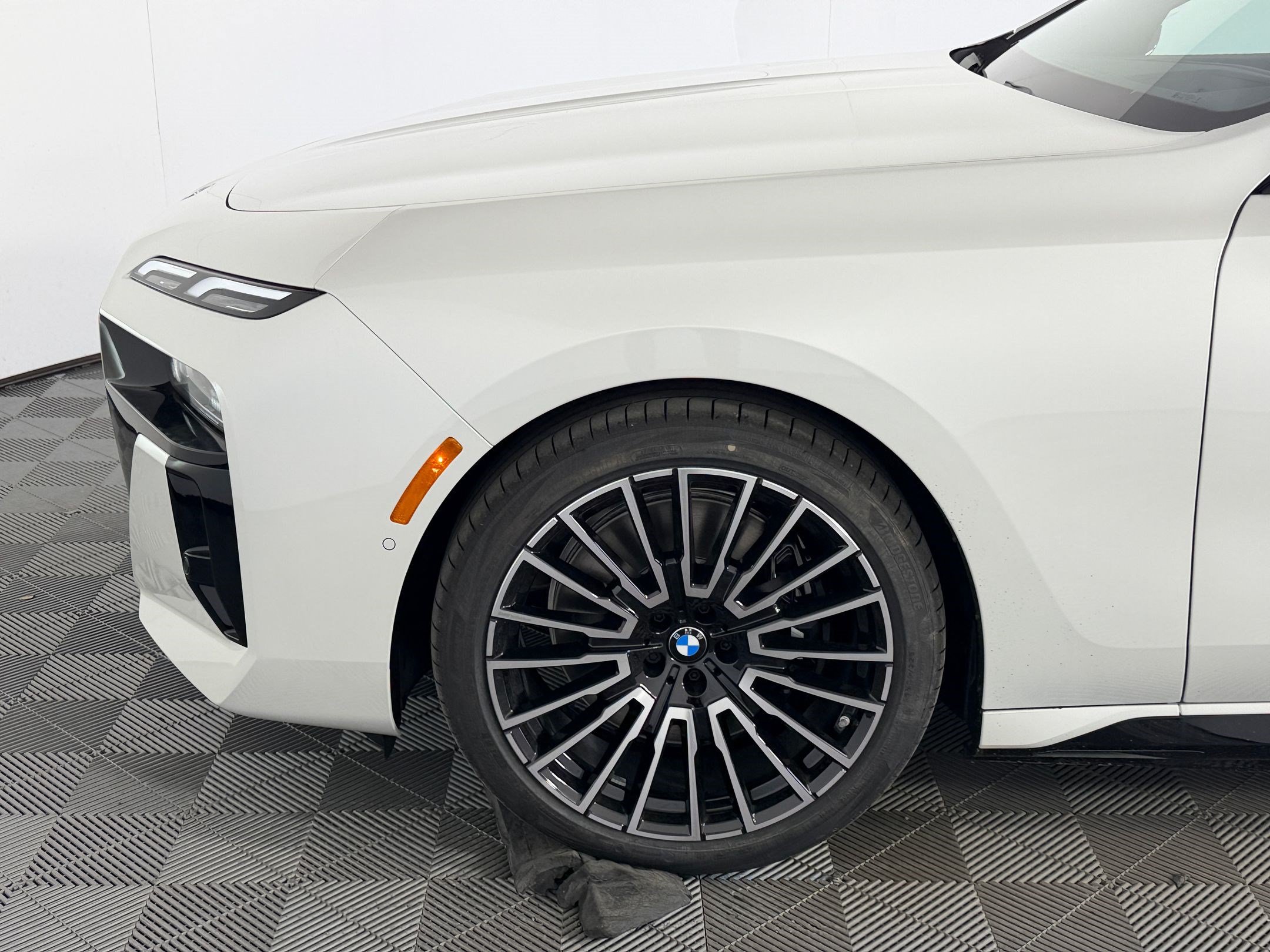 Used 2026 BMW i7 xDrive60 AWD/4WD image 11