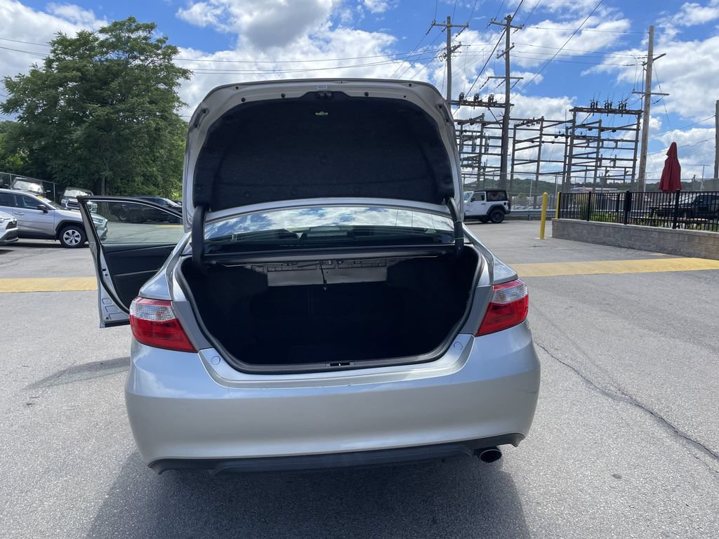 Used 2016 Toyota Camry SE FWD image 13