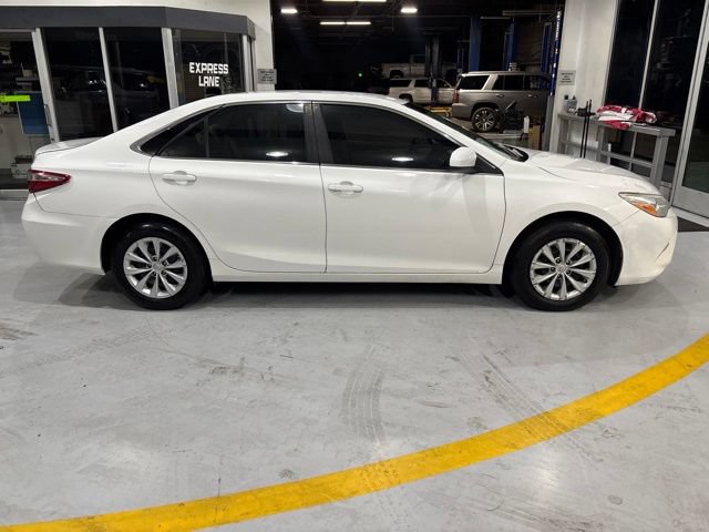 Used 2015 Toyota Camry LE FWD image 7