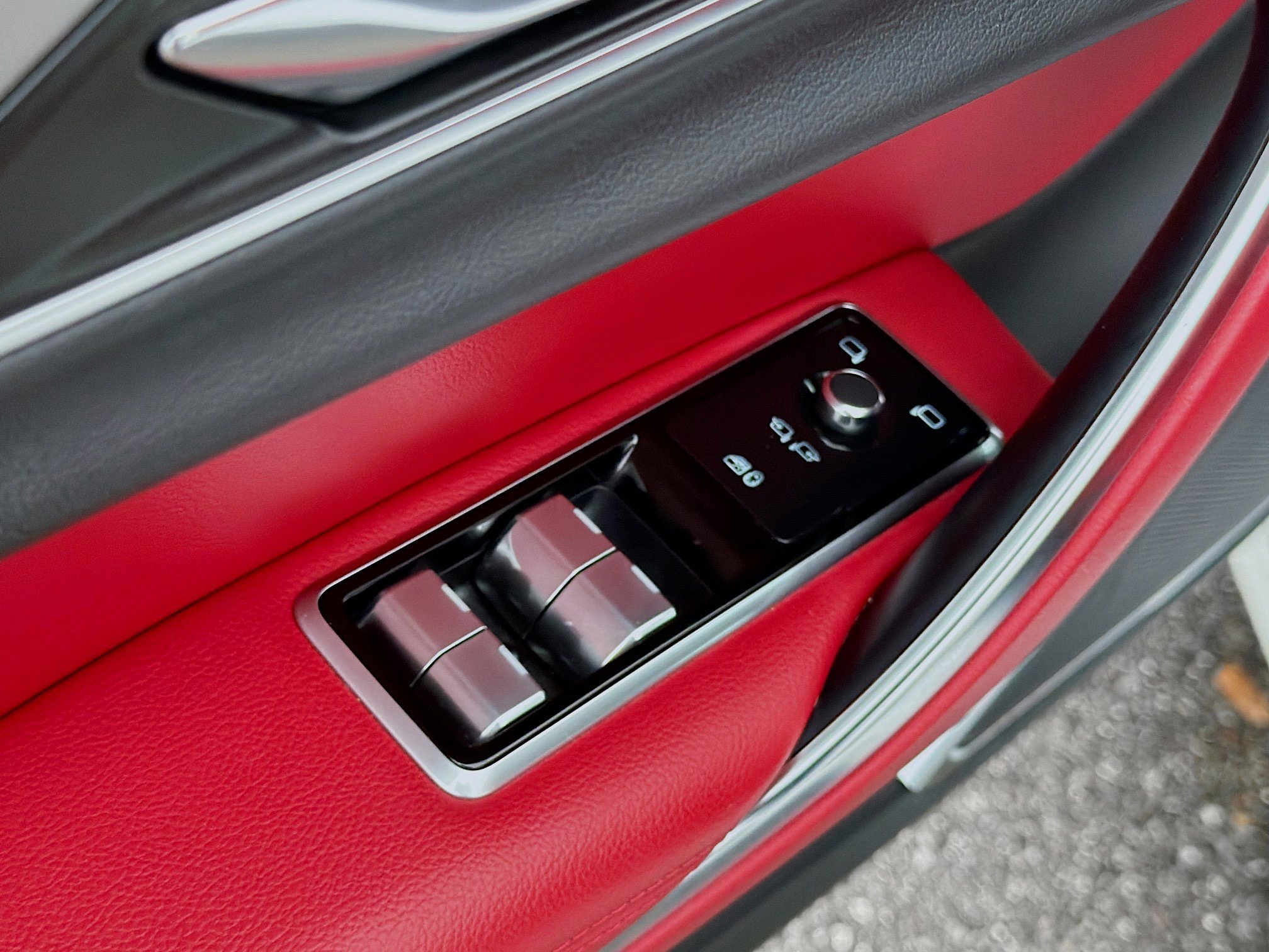 Used 2024 Jaguar XF R-Dynamic SE image 23