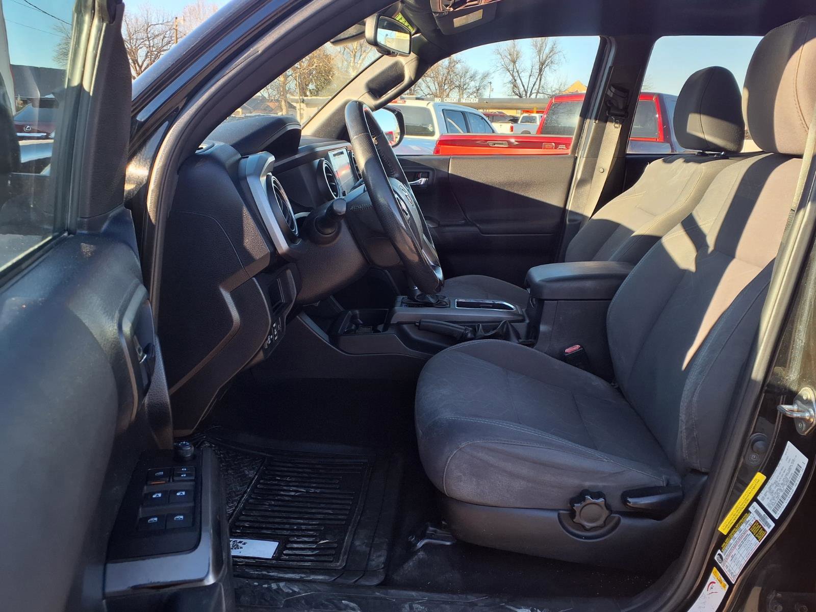Used 2019 Toyota Tacoma TRD Off-Road w/ Technology Package AWD/4WD image 12