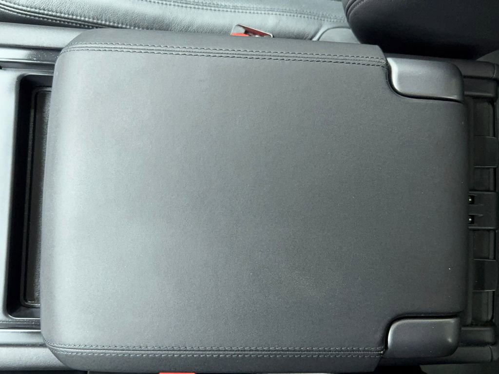 Used 2024 Land Rover Defender 90 S image 32