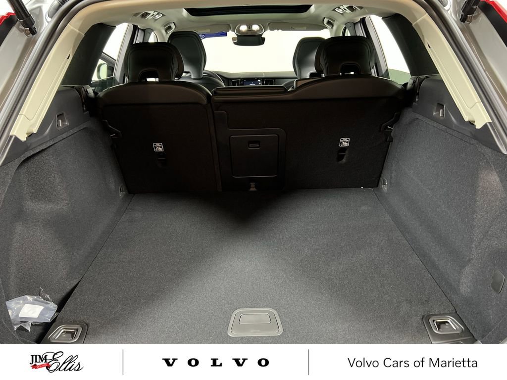 New 2025 Volvo XC60 B5 Core w/ Climate Package image 20
