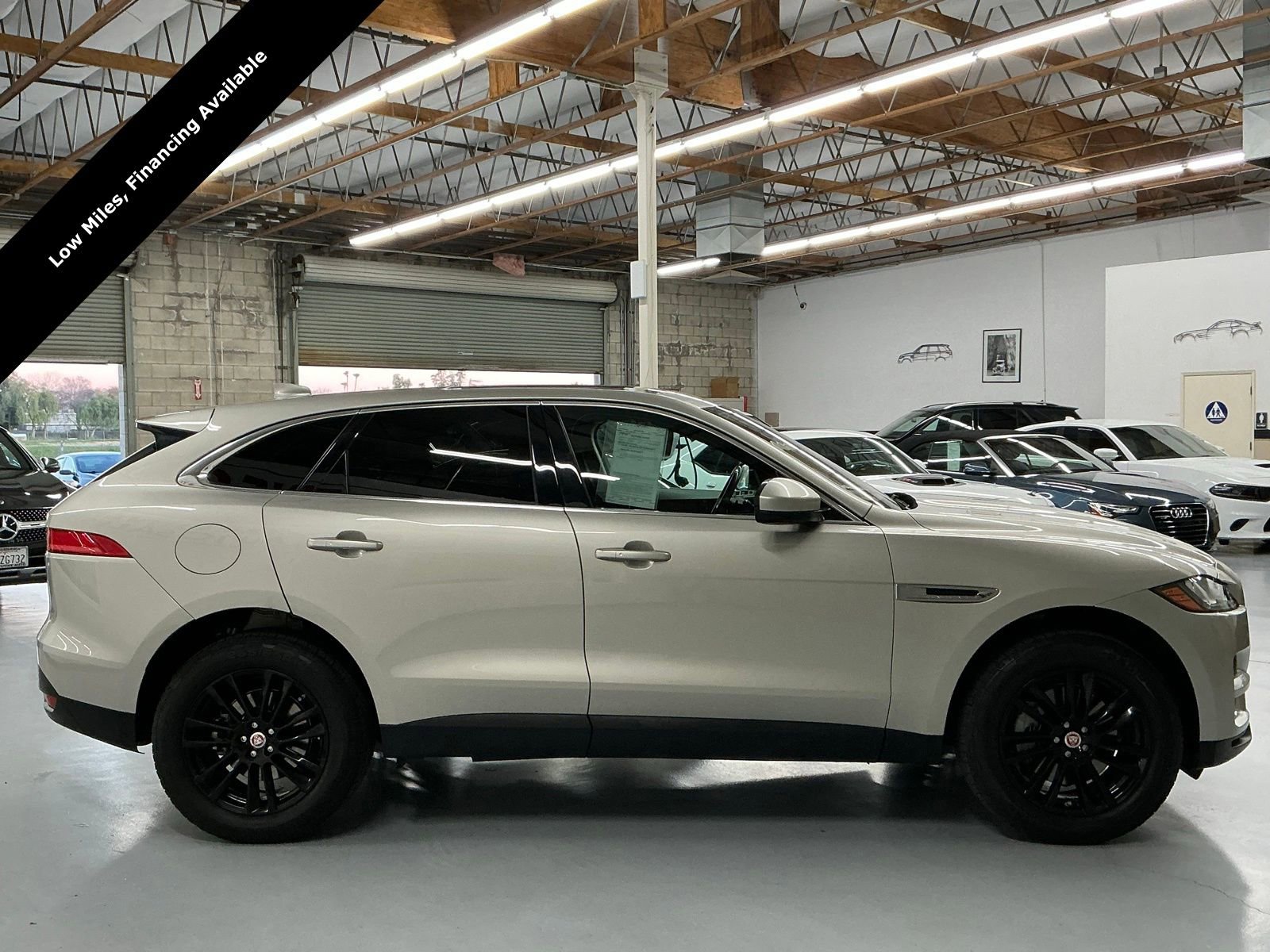 Used 2017 Jaguar F-PACE Prestige image 4