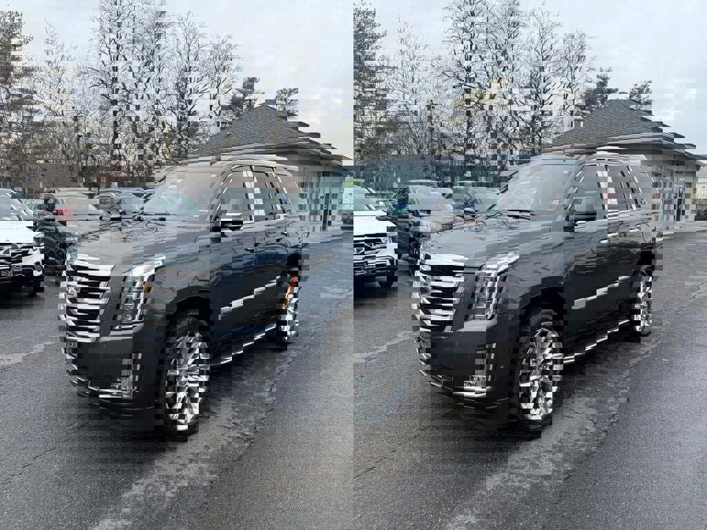 Used 2020 Cadillac Escalade Luxury image 3