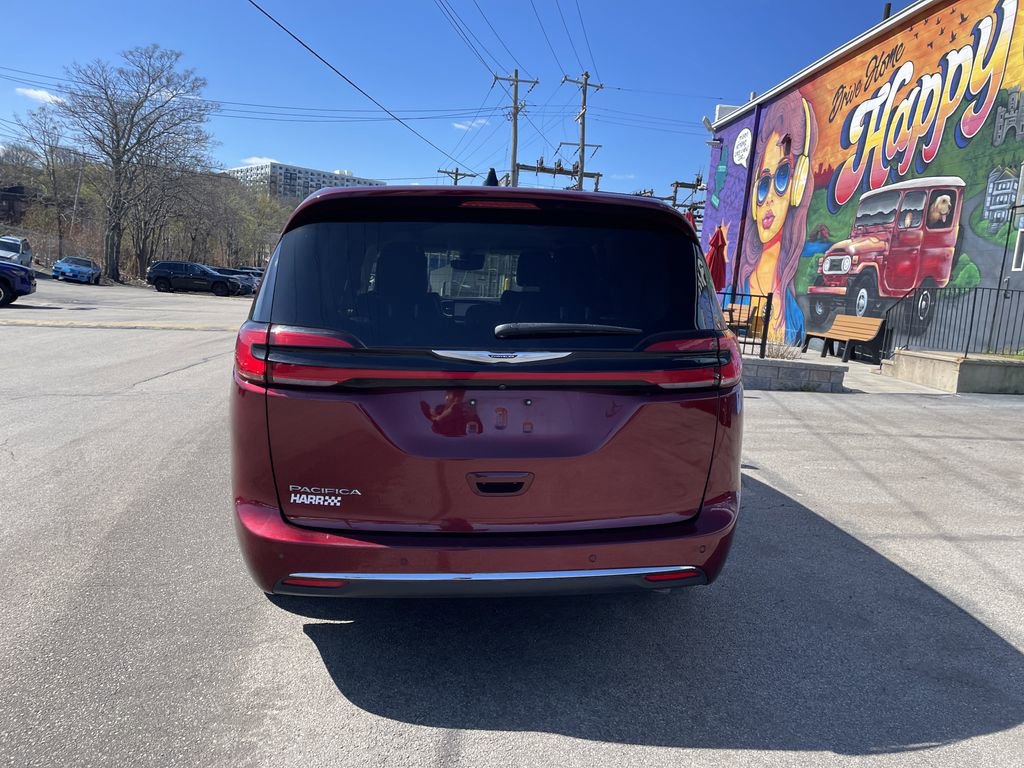Certified 2023 Chrysler Pacifica Touring-L image 4