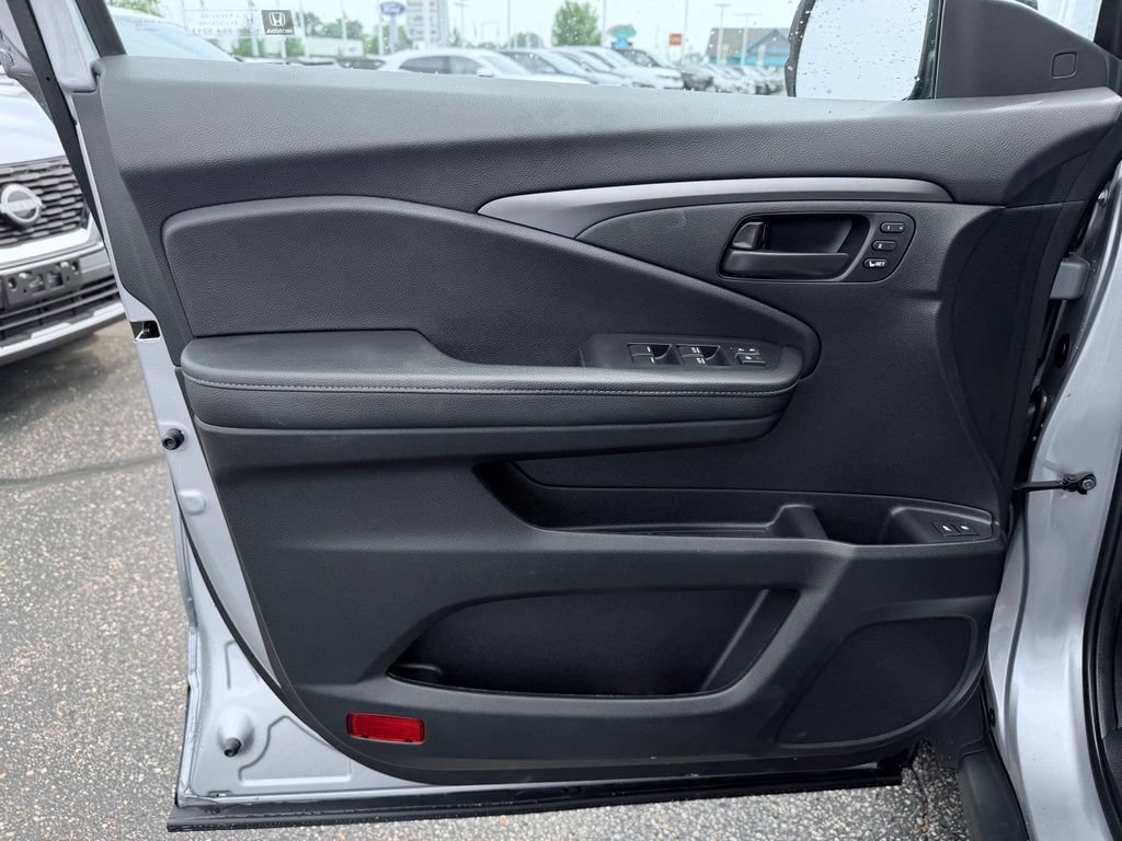 Used 2025 Honda Passport EX-L image 14