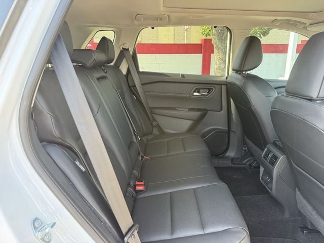 Used 2024 Nissan Rogue SV w/ SV Premium Package FWD image 30