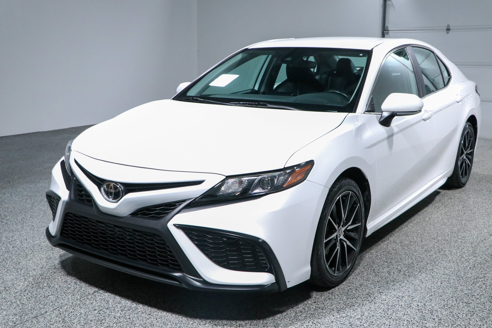 Used 2024 Toyota Camry SE FWD image 29