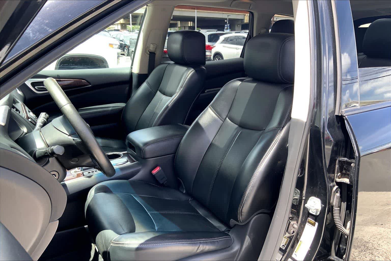Used 2015 Nissan Pathfinder Platinum w/ Family Entertainment Package FWD image 11