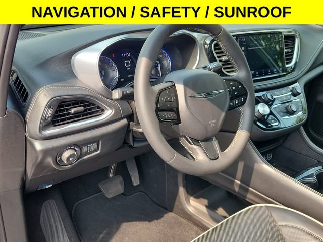 Used 2025 Chrysler Pacifica Limited FWD image 10