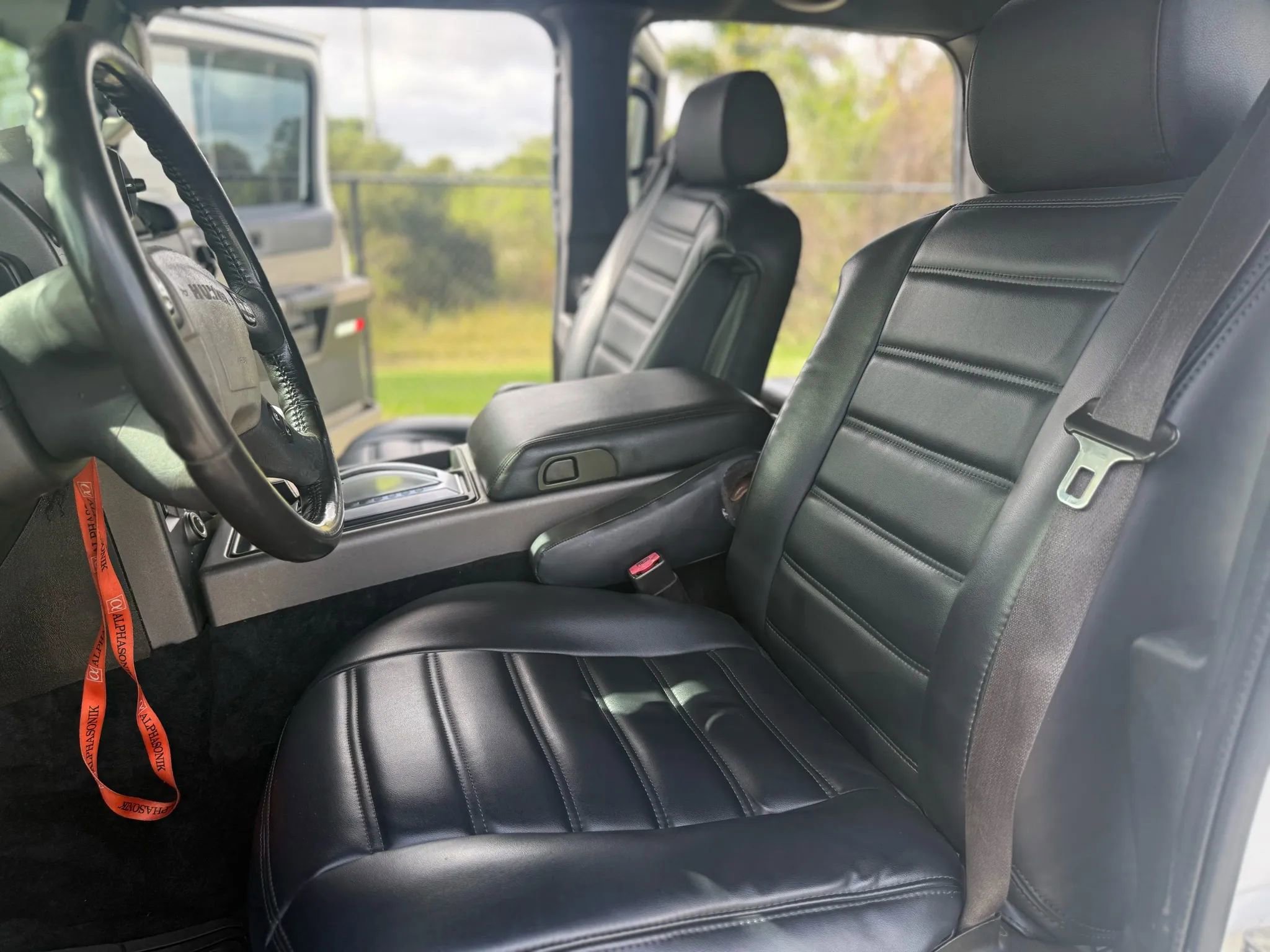 Used 2003 HUMMER H2 w/ Preferred Equipment Group image 12