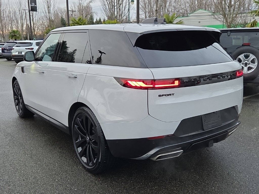 Used 2025 Land Rover Range Rover Sport SE image 3