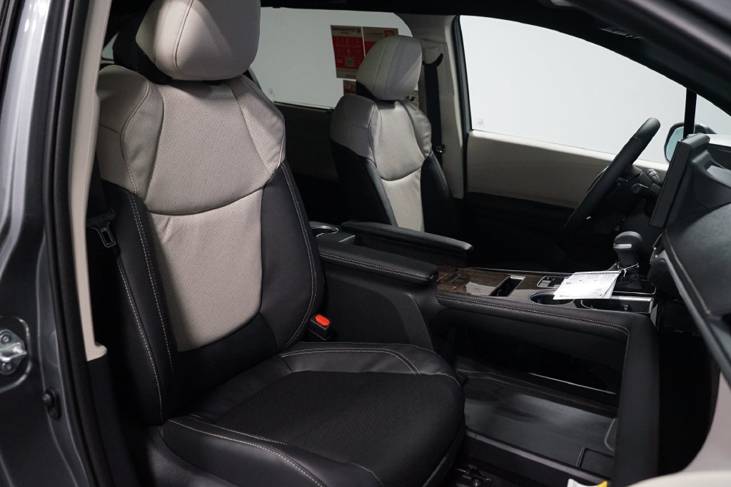 New 2026 Toyota Sienna Platinum AWD/4WD image 30
